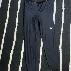 Black cropped nike leggings